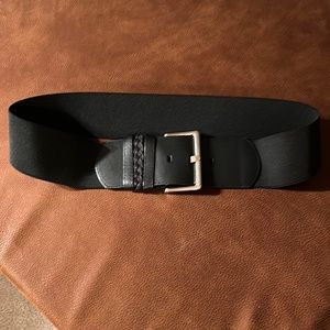 Black stretch accent belt